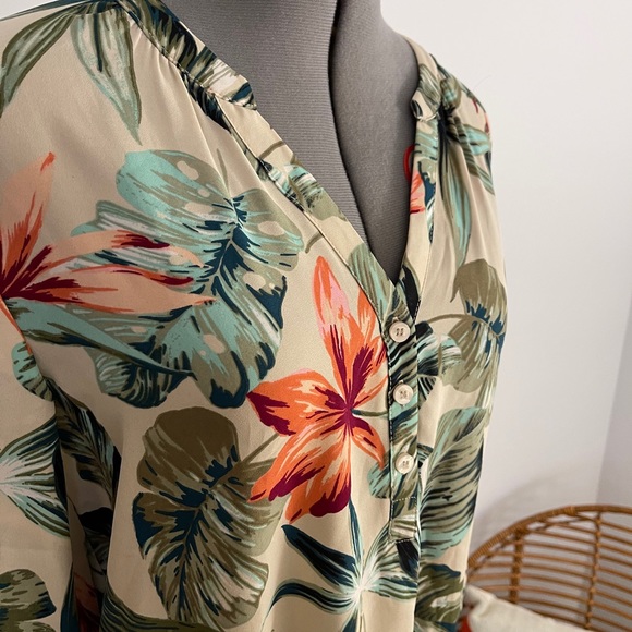 New York & Co Floral Shirt - Picture 2 of 7